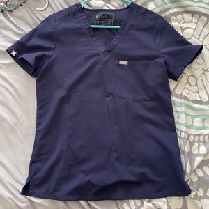 FIGS one pocket top